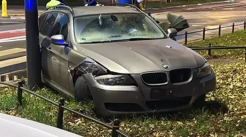 Jeden stracił panowanie, drugi nie zatrzymał się do kontroli. Dwie kolizje bmw, obaj kierowcy "oddalili się"