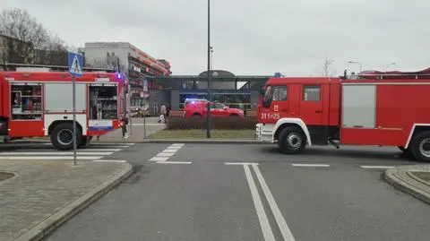 Wypadek i pozostawiony bagaż. Kilka godzin utrudnień w metrze