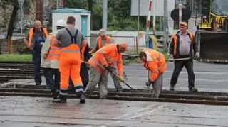 Remont przejazdu przez tory na ul