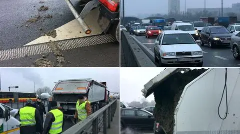 Na trasie S8 z ciężarówki wysypała się glina 