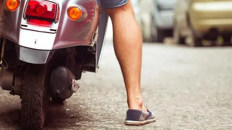 Po upadku na motorowerze uciekł i zamknął się w domu