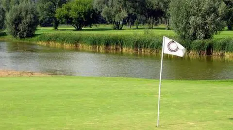 W Rajszewie spłonął budynek klubu golfowego