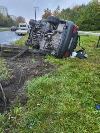 Kierowca wjechał w słup na Ursynowie 