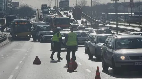 Wypadek w Alejach Jerozolimskich. Kobieta w ciąży zabrana do szpitala 
