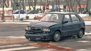 Jedno z aut uszkodzonych w wypadku
fot. TVN Warszawa