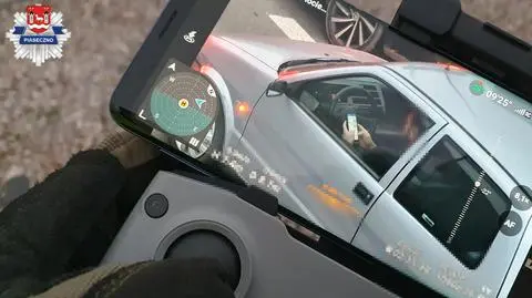 Korzystali ze smartfona, prowadząc auto. Policyjnym dronom to nie umknęło