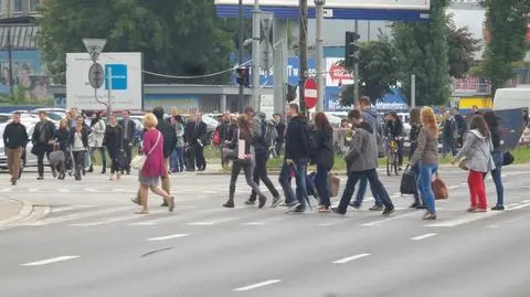 Na Towarowej wykoleił się tramwaj. "Tłumy zdenerwowanych pasażerów"