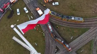 Wykolejony tramwaj na rondzie Radosława