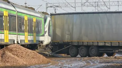 Pociąg zderzył się z ciężarówką w Piastowie