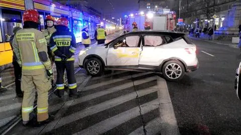 Zderzenie auta z tramwajem w Śródmieściu