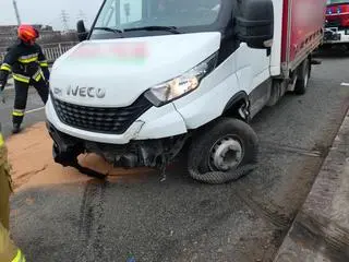 Auto uderzyło w bariery na trasie S8