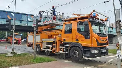 Ciężarówka zerwała sieć trakcyjną