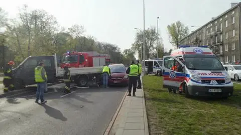 Marymoncka: citroen wbił się w tył dostawczego auta