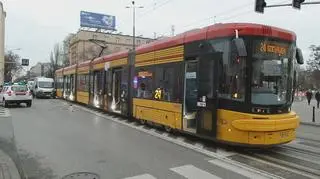 Dostawczak uderzył w tramwaj