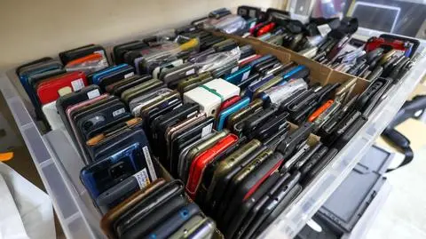 Masażer do stóp, dywan, namiot, pierścionek elektroniczny... Co jeszcze zgubili warszawiacy?