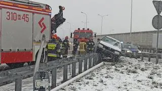 Samochód na barierkach