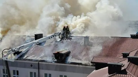 Zapalił się dach szkoły w Grodzisku Mazowieckim 