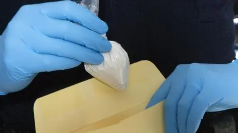 Ewakuacja na Domaniewskiej, przez kopertę z "szarym proszkiem"