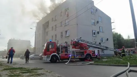 Pożar budynku na Gocławku. "Ewakuacja przez okna"