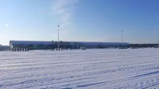 Lotnisko w Modlinie pod śniegiem na początku roku