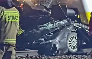 Pociąg wjechał w auto w Radzyminie