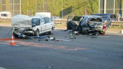 Zderzenie dwóch samochodów na S8