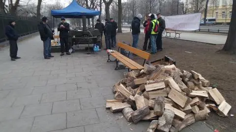 Namiot i kuchnia polowa. Noc rolników przed KPRM