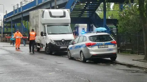 Samochód wjechał w szlaban. "Myślał, że zdąży"