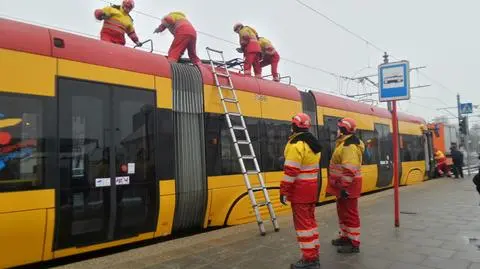 Zerwana sieć na placu Bankowym. Nie kursowały tramwaje