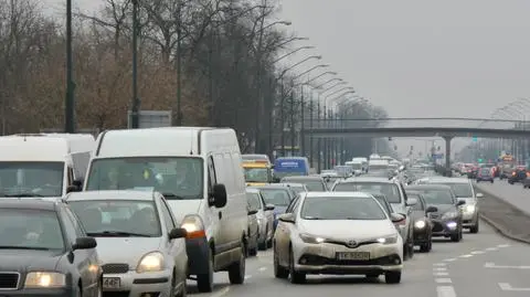 Puławska stanęła w korku po zderzeniu dwóch aut