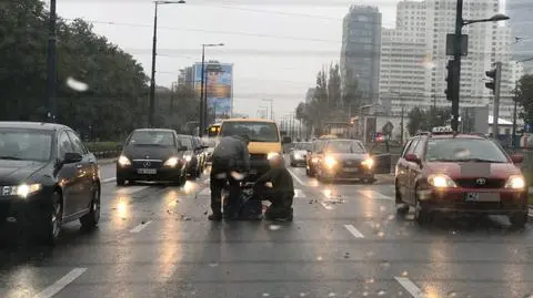 Taksówka potrąciła pieszego na pasach