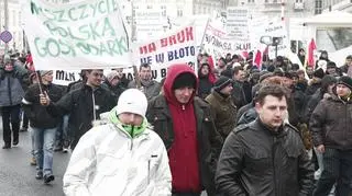 Protestujący na placu Trzech Krzyży