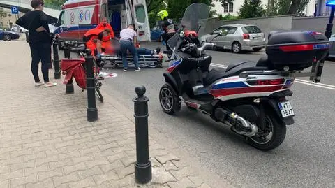Potrącenie rowerzystki na Myśliwieckiej. Pomagał wolontariusz na motoambulansie