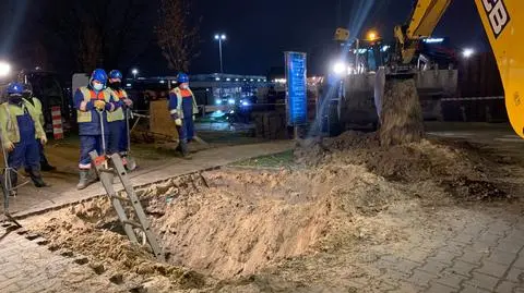 Problemy z wodą w dwóch dzielnicach i pod Warszawą. "Uszkodzona magistrala"