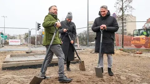 Symboliczne zasypanie podziemnego przejścia na placu Na Rozdrożu