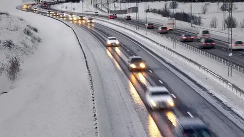 IMGW ostrzega. Ślisko na drogach i chodnikach  