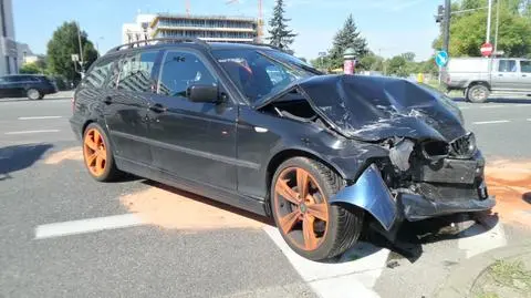 Zderzenie BMW i busa na Sadybie