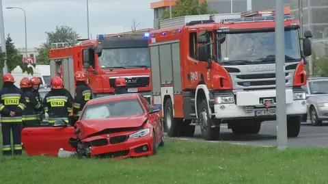 Straciła panowanie, uderzyła w latarnię