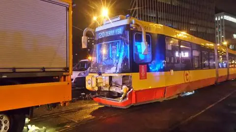Oba miały jechać prosto. Jeden skręcił. Trwa ustalanie dlaczego