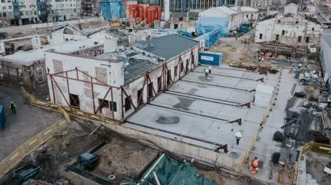 Przesunęli cały budynek. Niezwykła operacja na Woli