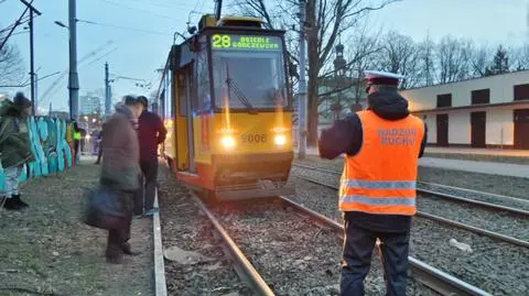 Pieszy potrącony na torowisku