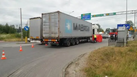 Skuterzysta zderzył się z ciężarówką. Nie przeżył