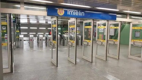 Zamknęli siedemnaście stacji na obu liniach metra