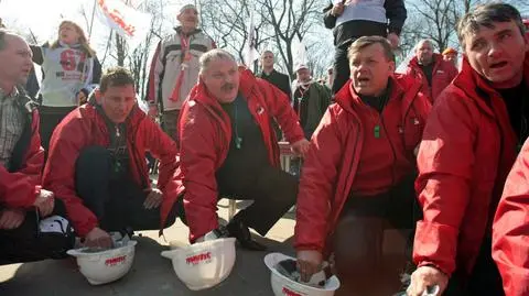 Tusk i Pawlak dogadani. Związkowcy protestują dalej