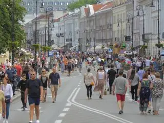 Kobieta zaatakowała przechodniów na Nowym Świecie