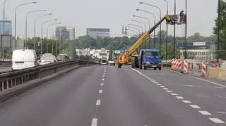 Ruch w obu kierunkach odbywa się po jezdni południowej