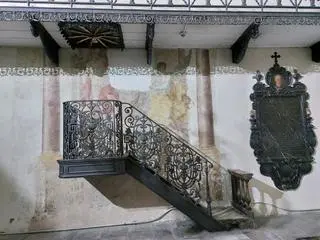 W kaplicy przy Krakowskim Przedmieściu odsłonięto ażurowy ornament balustrady 