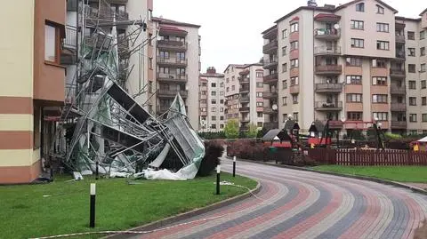 Runęło wysokie rusztowanie. "Pracownicy zdążyli uciec na balkony"