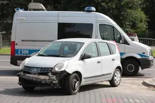 Samochód przebił bariery na Powsińskiej