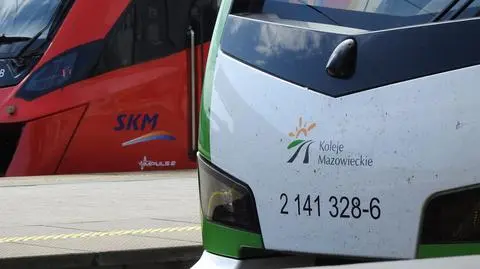 Karetka przyjechała do pasażera. Pociągi SKM i Kolei Mazowieckich były opóźnione
